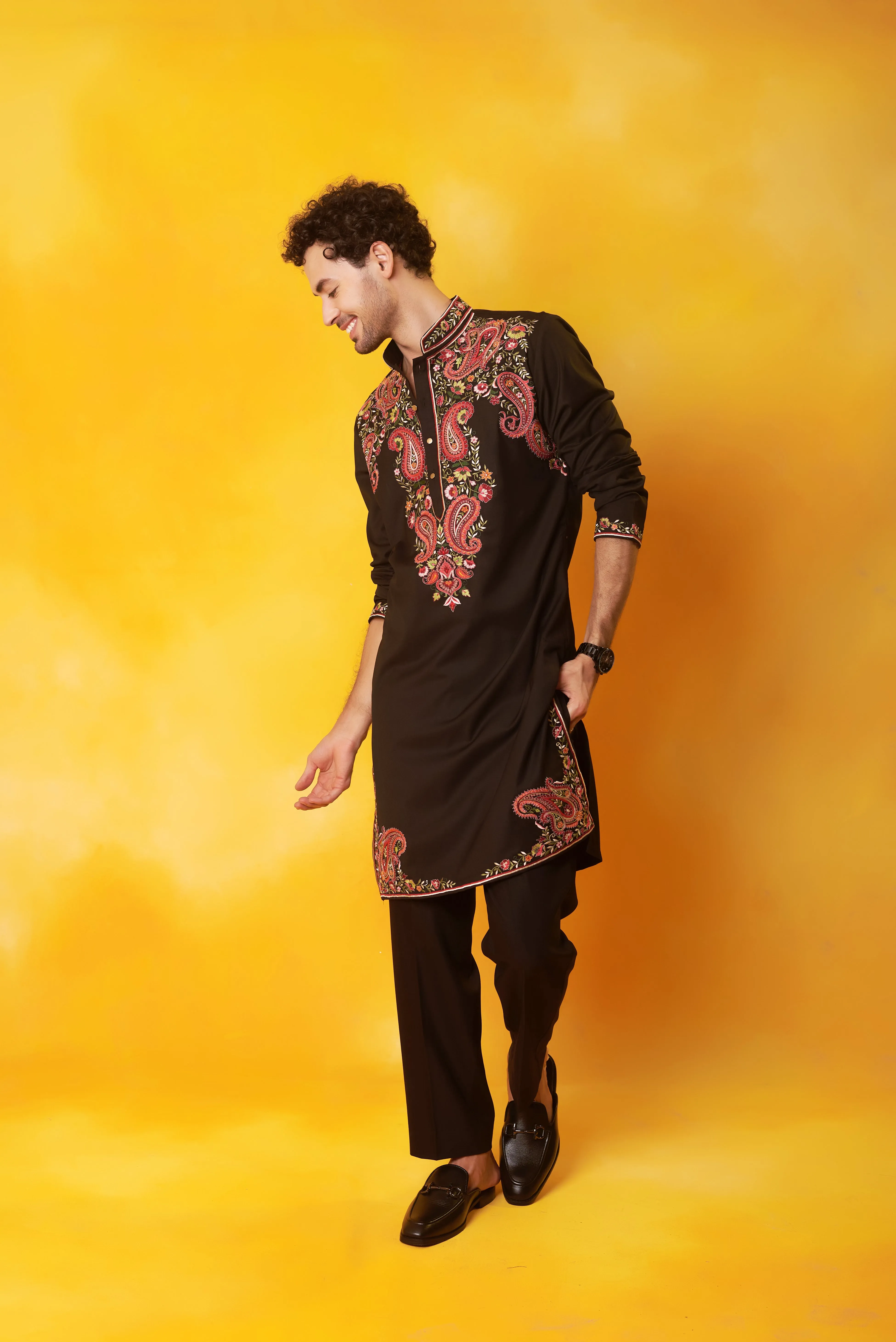 Black Kashimiri Embroidered Kurta Pant