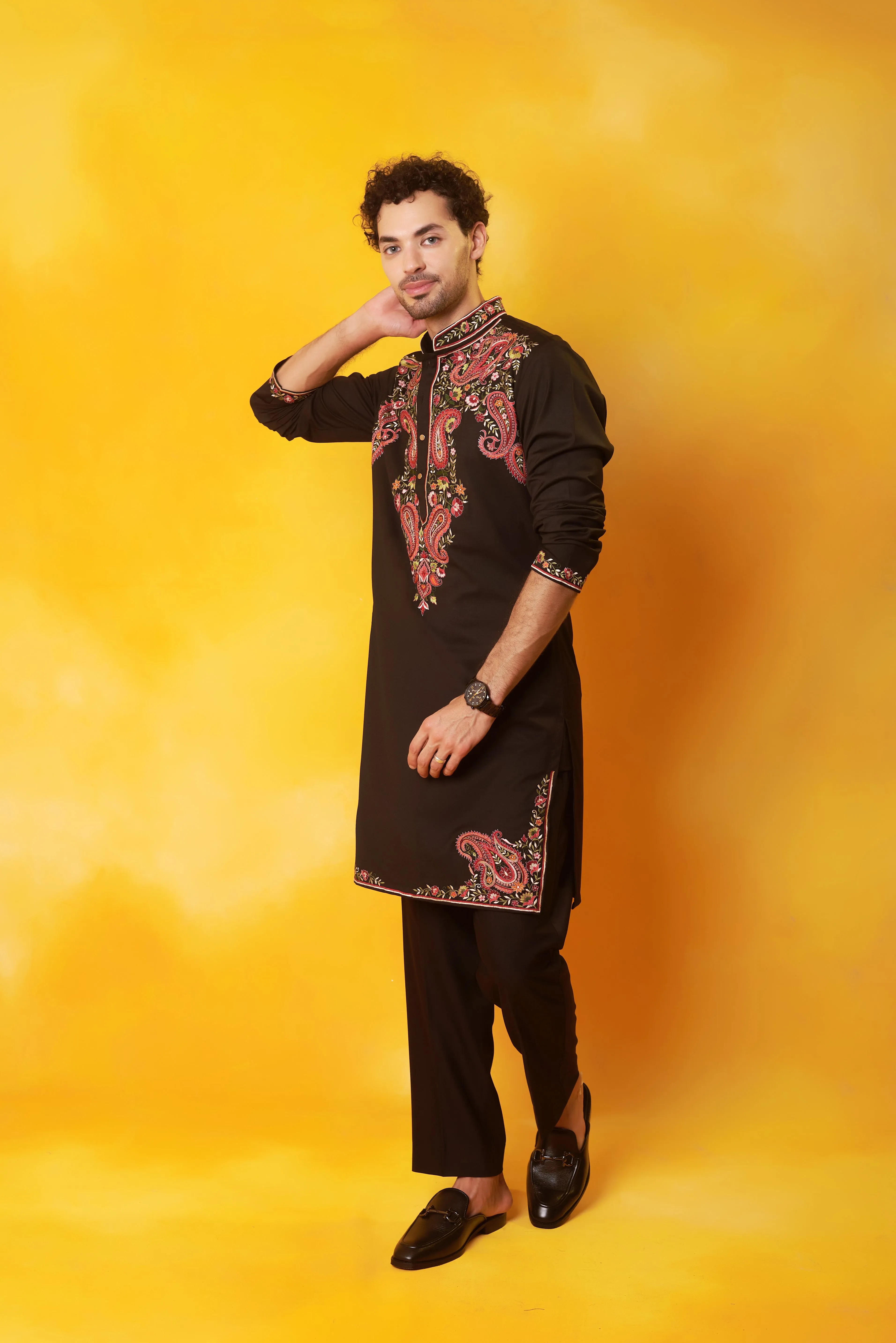 Black Kashimiri Embroidered Kurta Pant