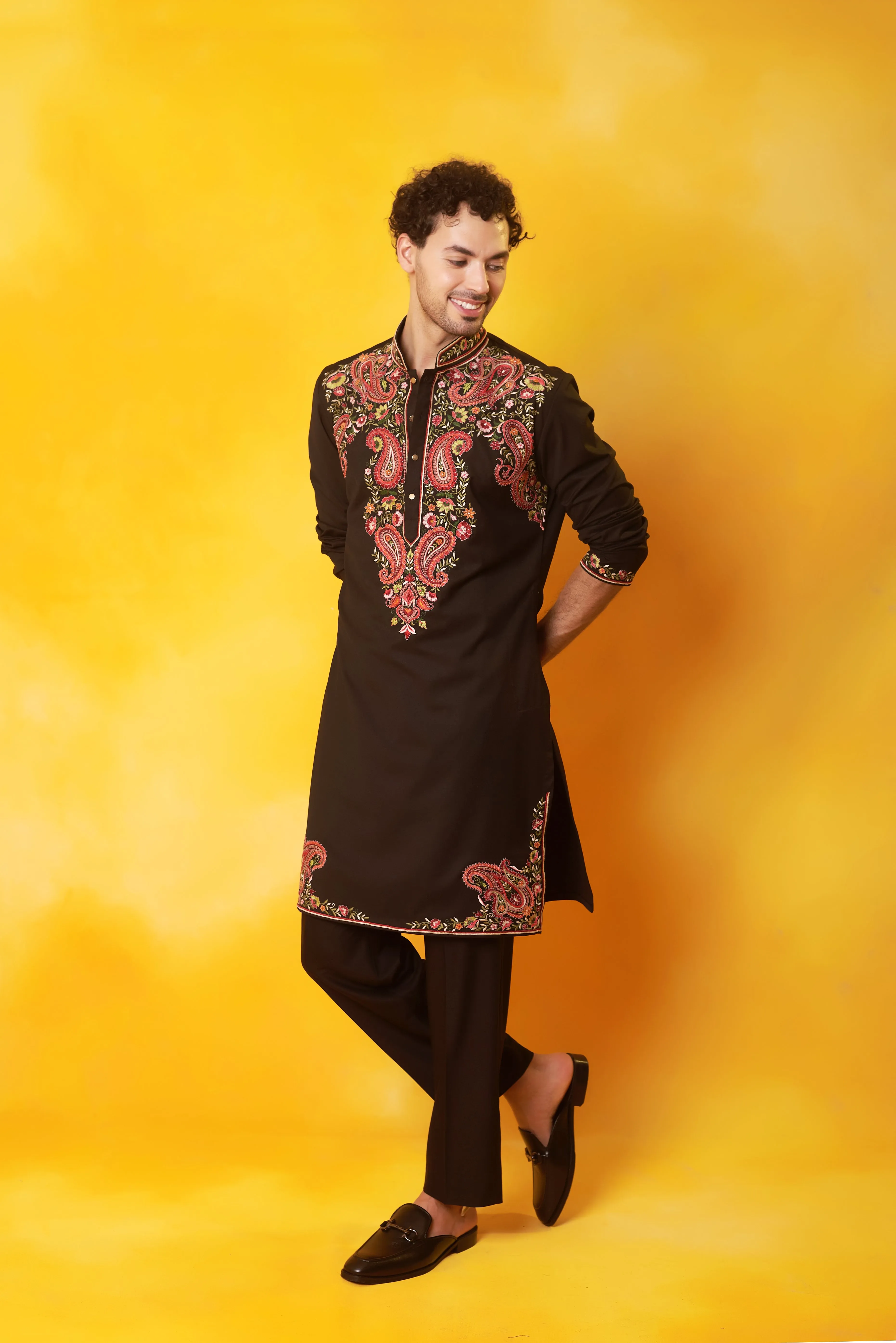 Black Kashimiri Embroidered Kurta Pant