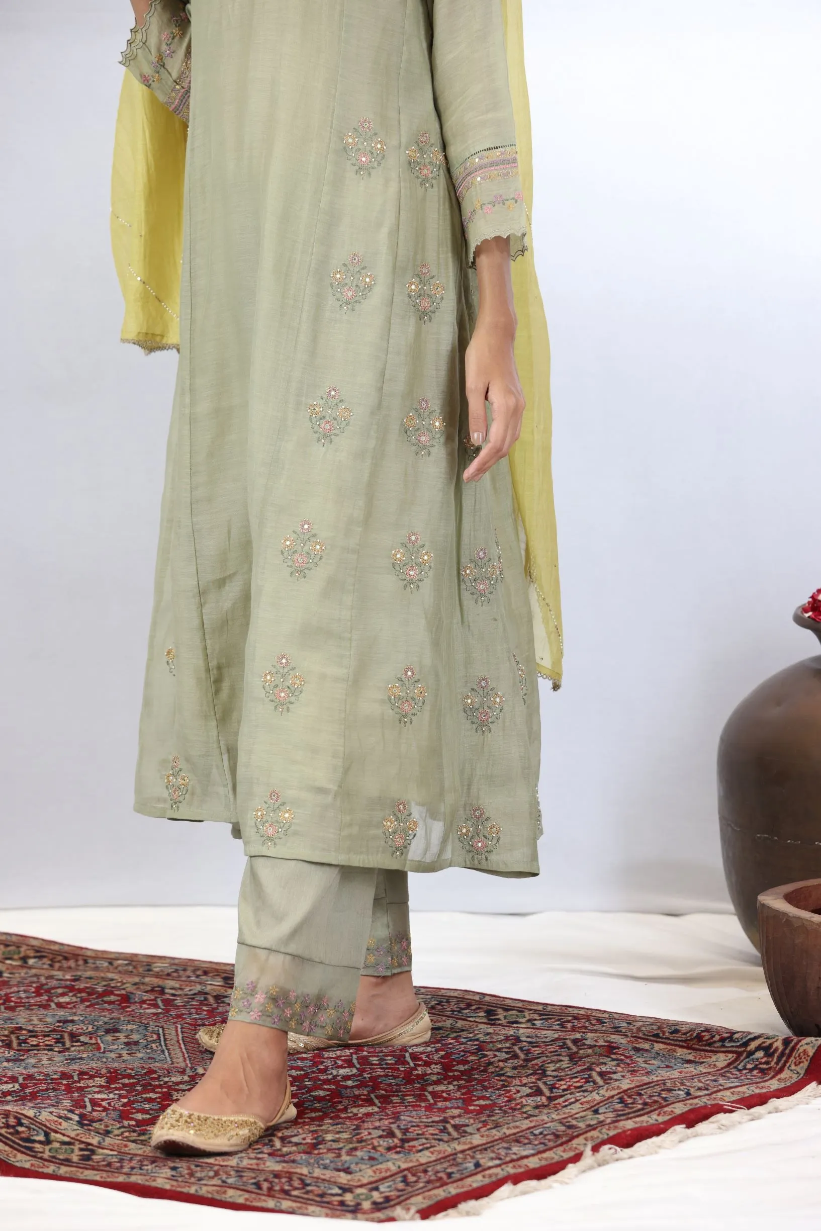 KALI EMBROIDERED KURTA SET - GREEN