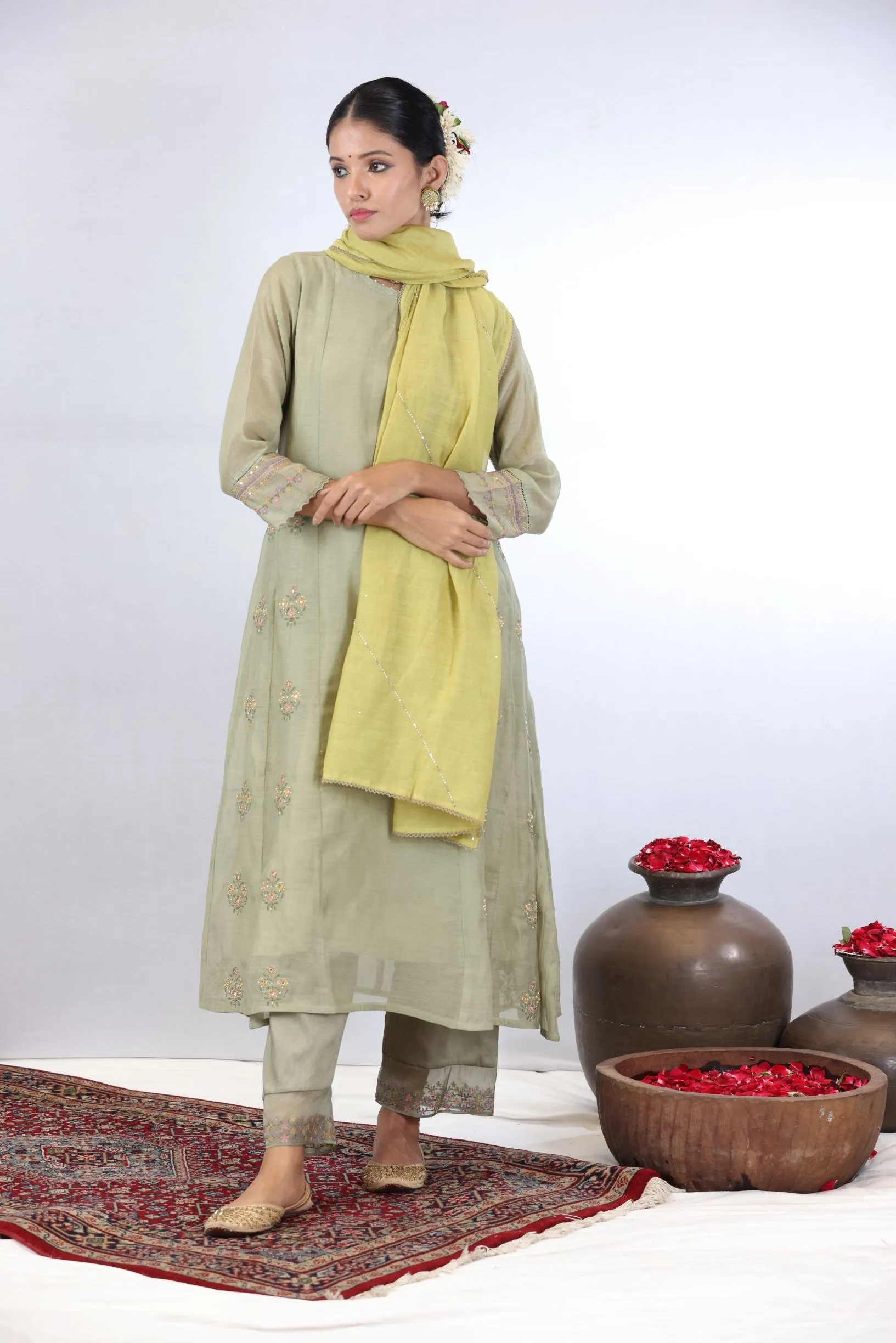 KALI EMBROIDERED KURTA SET - GREEN